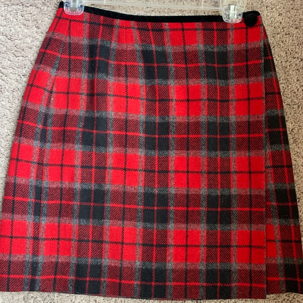 VINTAGE- Red plaid “school girl” skirt